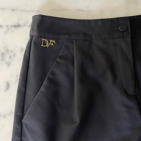 Diane von Furstenberg Hattie Pleated Front Woven Shorts - Picture 2 of 10